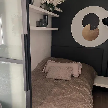 2 Bedroom At Knokke-heist, Near Zeebrugge, Overlooking The Appartement *